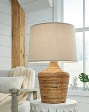 Load image into Gallery viewer, Kerrus Table Lamp
